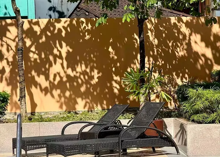 Venice Luxe Work 65-inch Tv And Kitchen For 3 Guests Only Manila