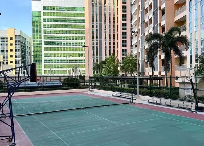 Venice Luxe Work 65-inch Tv And Kitchen For 3 Guests Only Apartment Manila