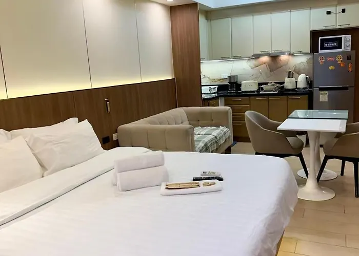 Venice Luxe Work 65-inch Tv And Kitchen For 3 Guests Only * Manila